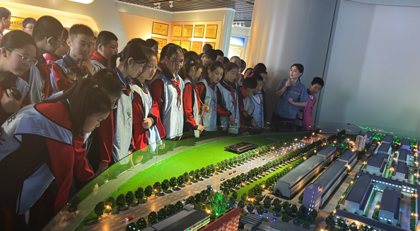 2023年10月17日區(qū)中小學(xué)師生到齊峰造紙博物館研學(xué)